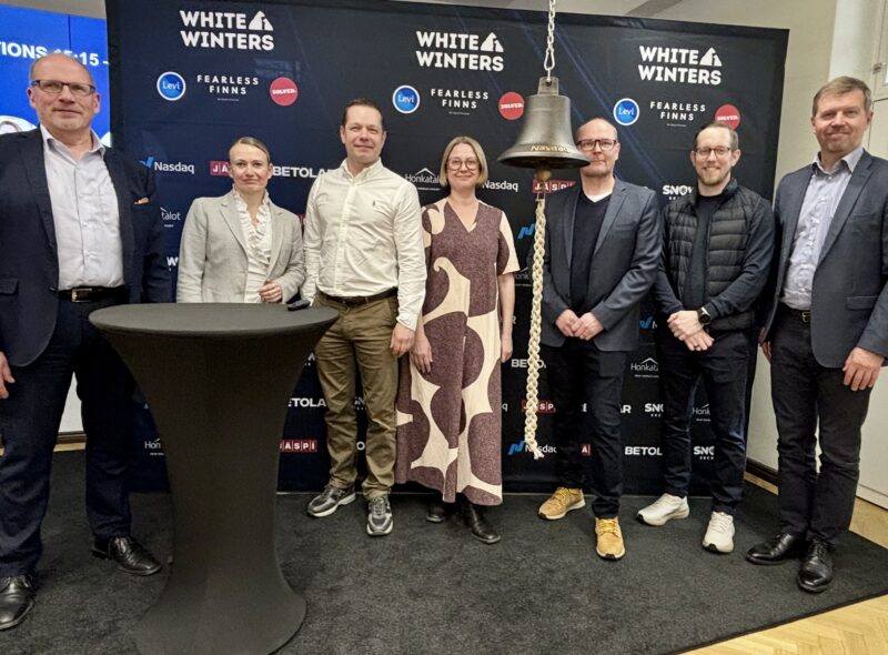 Participants of the White Winters event gathered for a group photo.